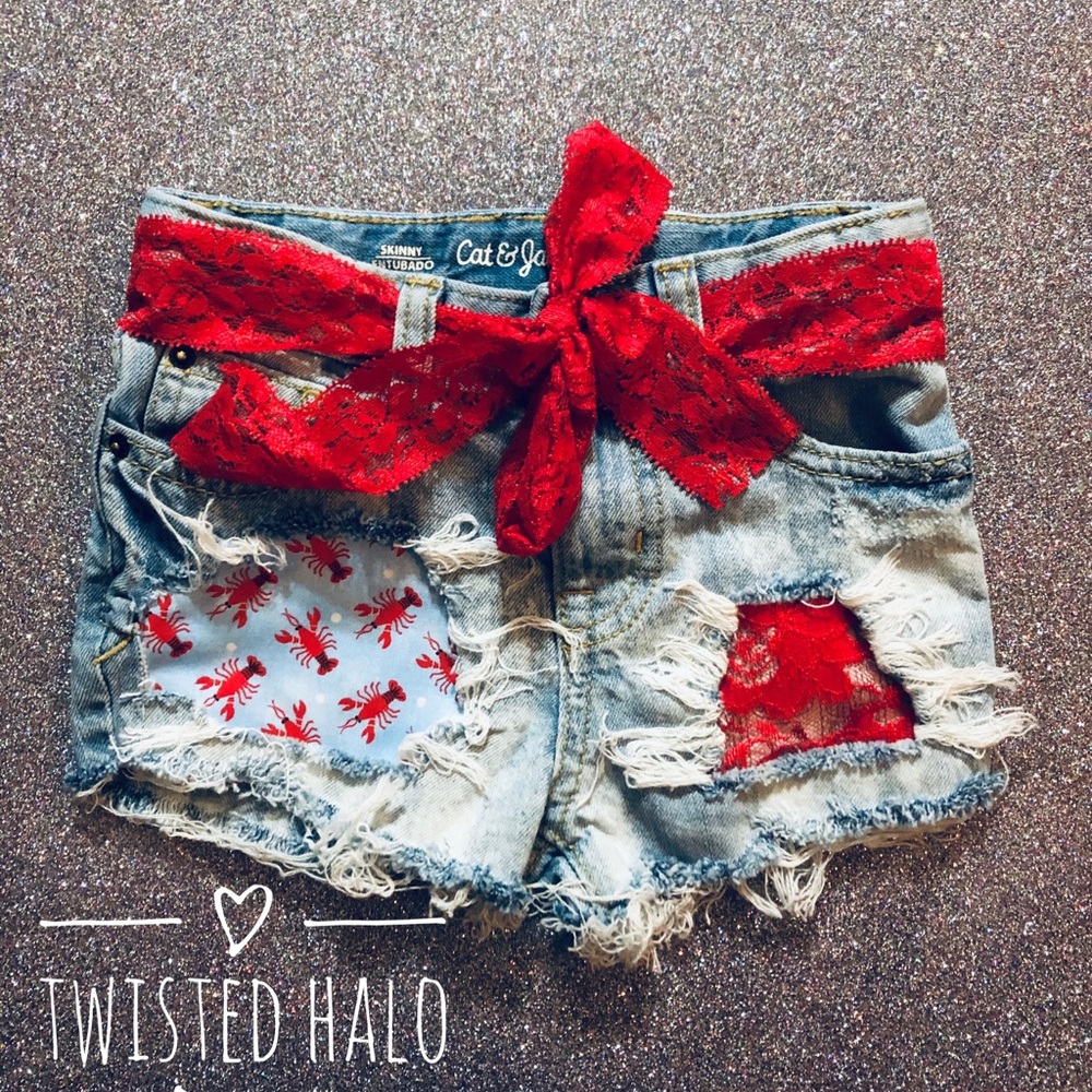 🦞4t crawfish & lace distressed denim shorts🦞